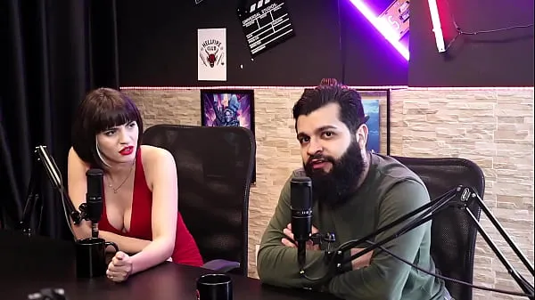 HD Lord Kenobi talks about the kick he took in the bag to try to understand what is the pleasure they feel with Ballbusting - Lady Snow and Lord Kenobi najlepšie videá