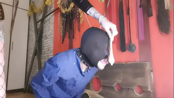 Najlepsze filmy w jakości HD Sperm games. The dominatrix brings used condoms and pours the contents over her slave's head