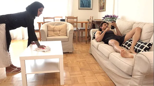HD The owner banged the desi bi maid on the sofa and fucked her ass badly nejlepší videa