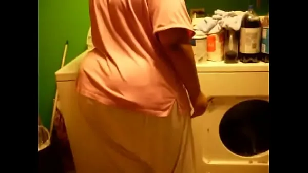 HD Big Ass Booty Light Skinned Amateur Doing The laundry nejlepší videa