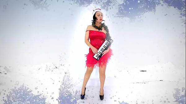 HD Pretty lady secretary dressed as a gnome, Santa's assistant on Christmas eve Video teratas