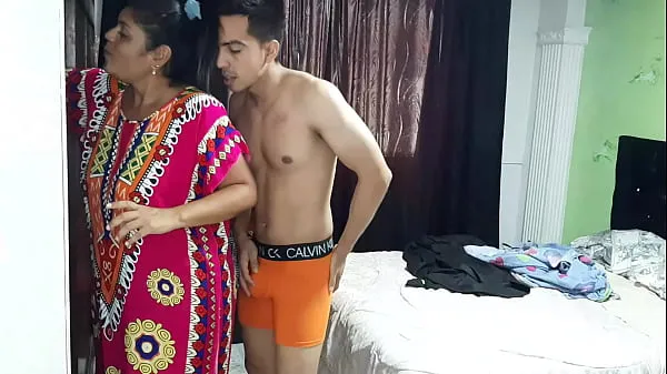 HD I love how my stepmom puts my whole cock in her mouth Video teratas