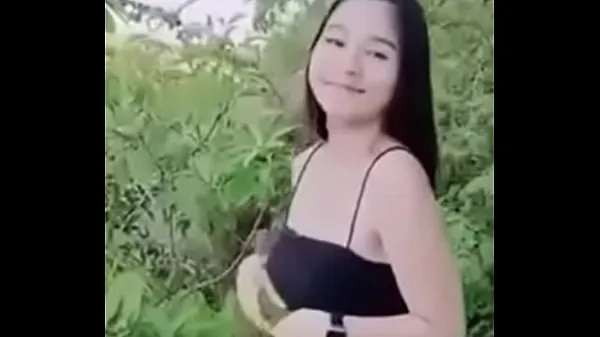 HD Little Mintra is fucking in the middle of the forest with her husband Video teratas