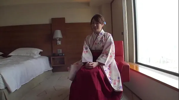 HD Ich liebe Sex in einem unordentlichen Kimono! Aika ist so geil, dass sie uns ihre Muschi zeigt, während sie in der Cowgirl-Position ihre Hüften wackelt! Schließlich schießt ich ihre Ladung über Aikas s&uum Top-Videos