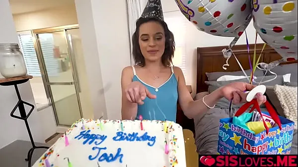 HD Joshua Lewis celebrates birthday with Aria Valencia's delicious pussy أعلى مقاطع الفيديو