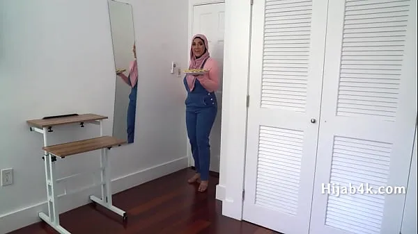 HD-Corrupting My Chubby Hijab Wearing StepNiece topvideo's