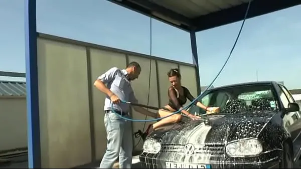 HD Hot brunette babe gets slippery ass fucking at car wash top Videos