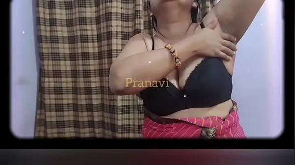 HD Bhabi talking dirty in Telugu audio and taking cumshot on her saree and getting horny 인기 동영상