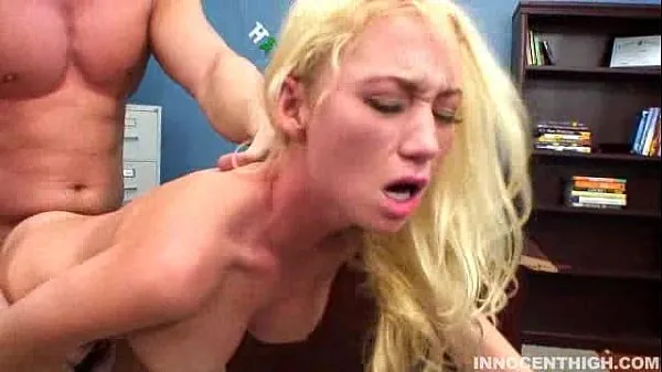 HD Beautiful blonde Madison Scott gets fucked and creampied in class Video teratas