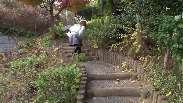 高清JAPANESE SLUT SUCKS A HUGE COCK AS ANOTHER THRUSTS HER PUSSY FROM BEHIND热门视频