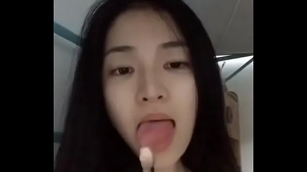 高清She sent me a video of her in heat in the dormitory热门视频