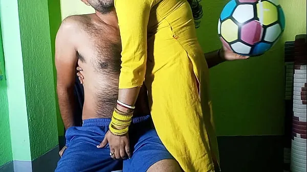 高清Indian XXX girl sex playing pussy fucking with volleyball Coach! Girl Sex MMS热门视频