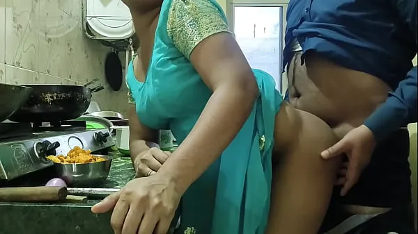 Video HD was cooking after coming from work, her came and said, I want to fuck my pussy, will you give me Hindi audio hàng đầu