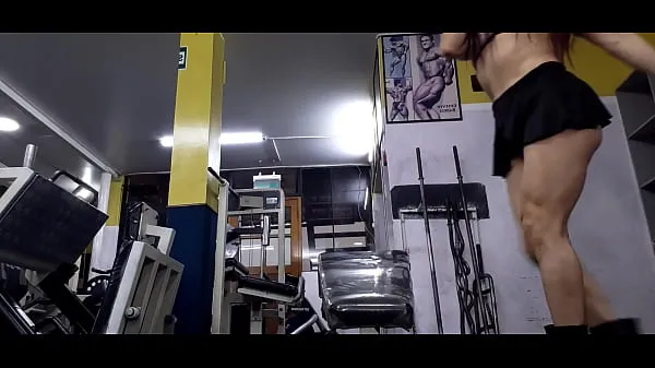 HD-THE STATUELY MILF TRAINER GIVES PÚPILO CALENTON A GREAT FACESITTING AT THE GYM topvideo's