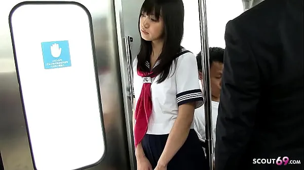 高清Public Gangbang in Bus - Asian Teen get Fucked by many old Guys热门视频