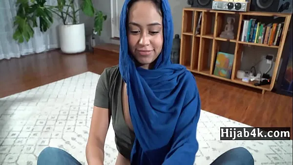 HD Teaching My Stepsis In Hijab - Dania Vega najboljši videoposnetki