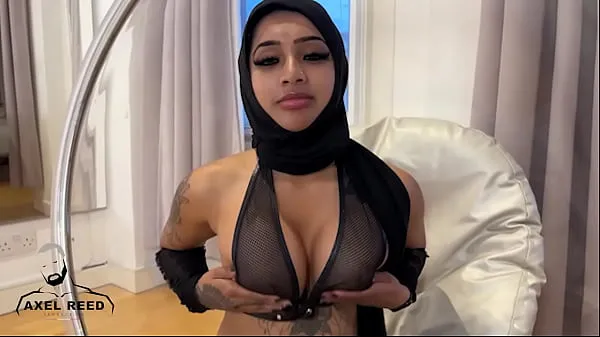 高清ARABIAN MUSLIM GIRL WITH HIJAB FUCKED HARD BY WITH MUSCLE MAN热门视频