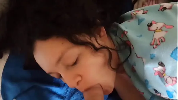 HD Stepmom Milf is woken up in the morning by her stepson's dick that wants her to suck it najboljši videoposnetki