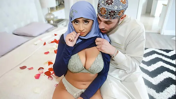 高清Arab Husband Trying to Impregnate His Hijab Wife - HijabLust热门视频