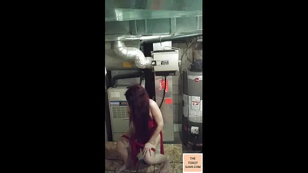 Najlepsze filmy w jakości HD Vidya pisses on the toilet slave