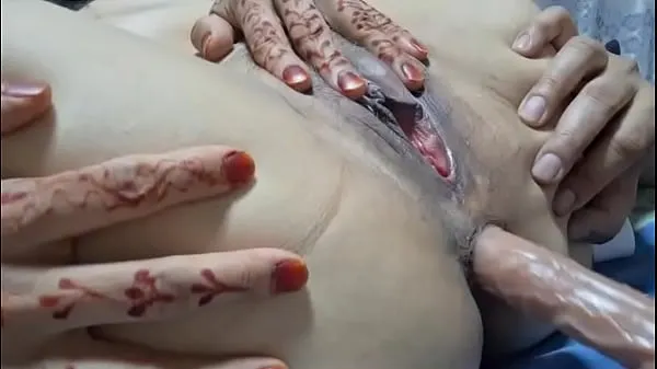 高清Pakistani husband sucking and play with dildo with nasreen anal and pussy热门视频