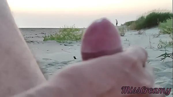 Video HD French teacher amateur handjob on public beach with cumshot Extreme sex in front of strangers - MissCreamy hàng đầu