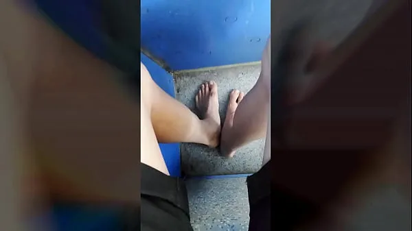 Video HD Twink walking barefoot on the road and still no shoe in a tram to the city hàng đầu