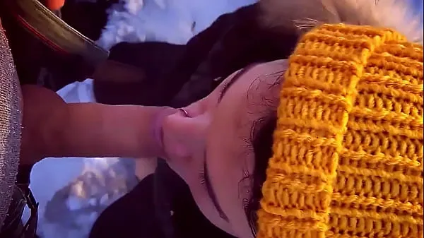 HD Risky sucking a stranger in a public park and swallowing hot cum najlepšie videá