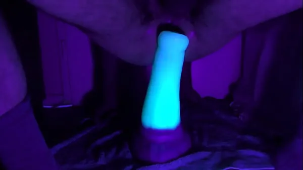 HD Otter Dildo Balls Deep Black Light UV Anal Dildo Play - Glow in the Dark, Extreme DD Play en iyi Videolar