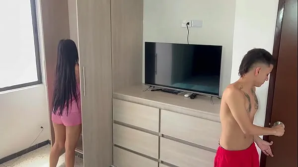 Najlepsze filmy w jakości HD My beautiful stepsister looks for clothes in the closet and I take the opportunity to eat that delicious ass