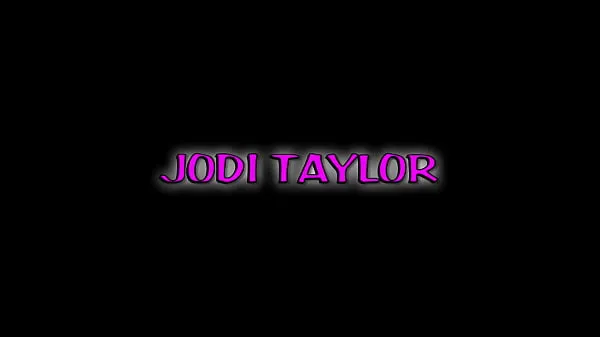 HD Jodi Taylor passa de andar de bicicleta a andar de pau grande em minutos melhores vídeos