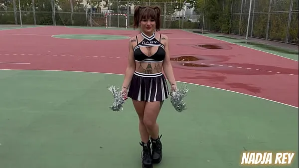 HD-CHEERLEADERS Fucks on THE STREET and swallows the CUM topvideo's