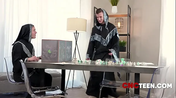 HD DND Cosplay Anal Freeuse Playing A Board Game Video teratas