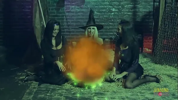 HD Witch and her slutty friends crave multiple dicks at once 인기 동영상