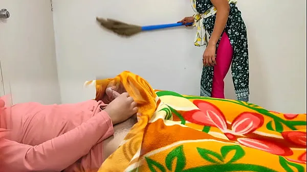 HD Komal's maid, who was cleaning, was fucked by the owner by luring her najlepšie videá