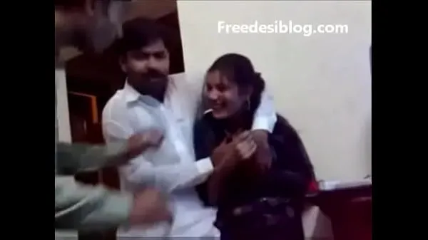HD Pakistani Desi girl and boy enjoy in hostel room शीर्ष वीडियो