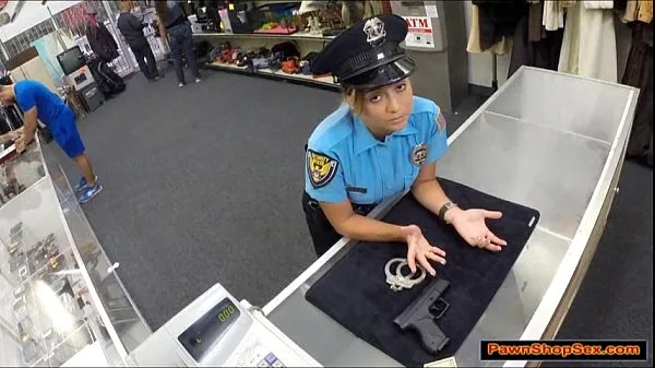 HD Police officer pawns her gun and is fucked أعلى مقاطع الفيديو
